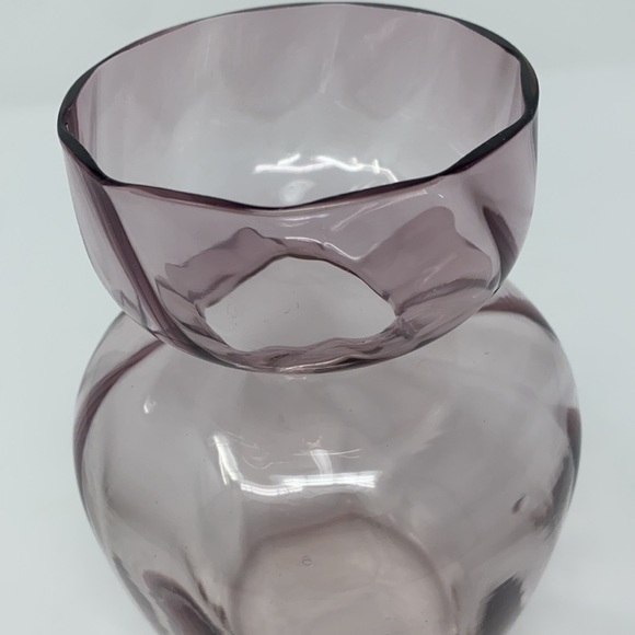 Vintage Lavendar Glass Vase - Picture 4 of 10